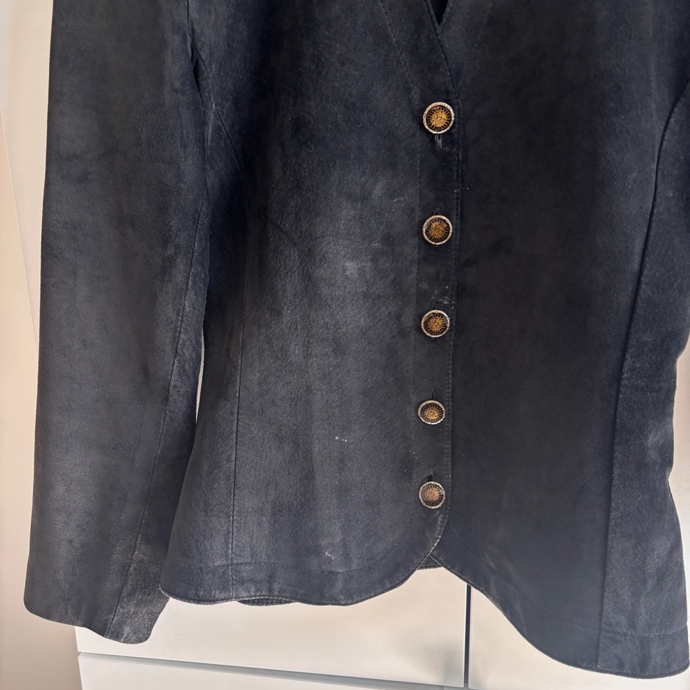 Danier Women's Elegant Black Suede Blazer - Picture 4 of 9